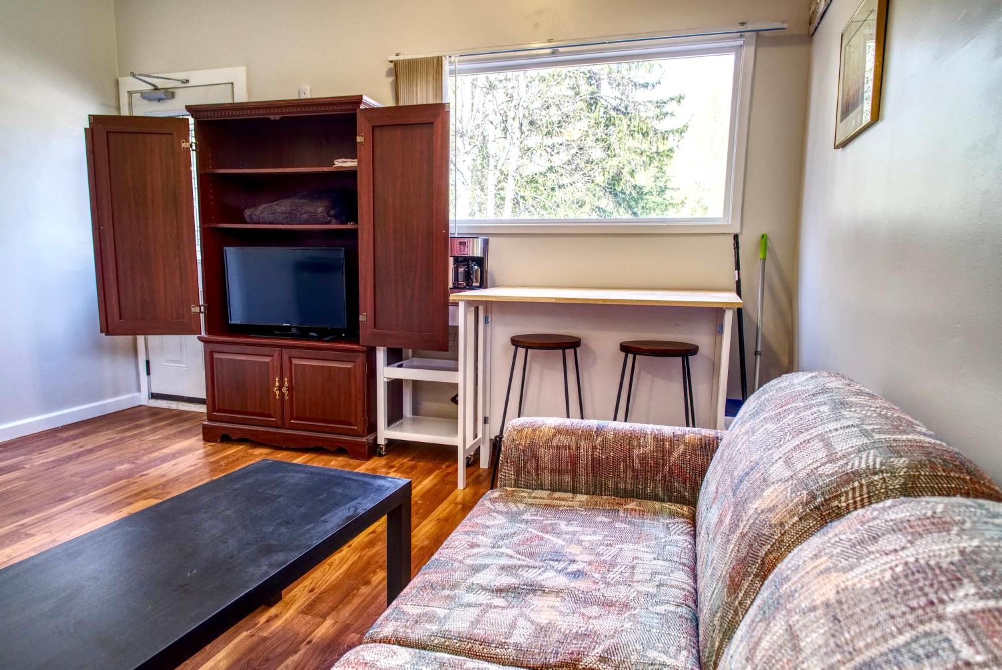 Roberts Roost Resort Quesnel Exterior photo